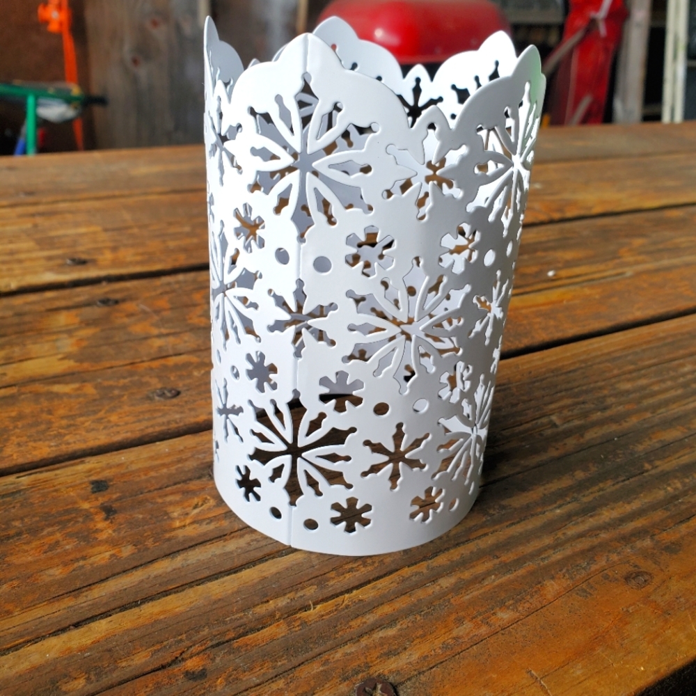 PartyLite Winter Lace pillar shade